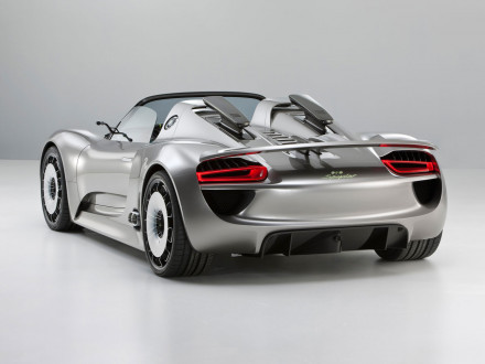 Porsche 918 Spyder confirmed for production